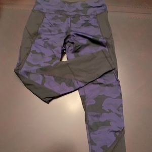 Calvin Klein Performance leggings with mesh vent camouflage print black / purple